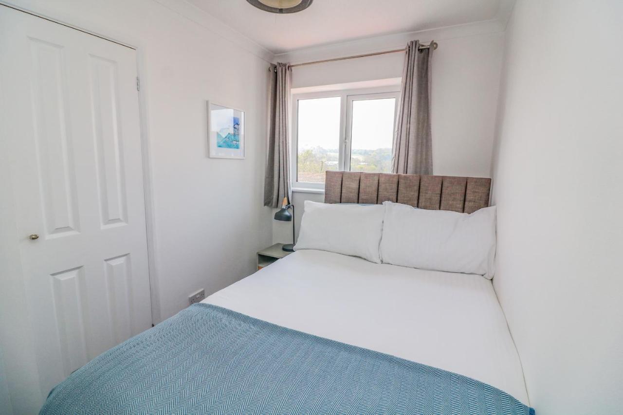 Waters Reach Villa Kingsbridge  Bagian luar foto