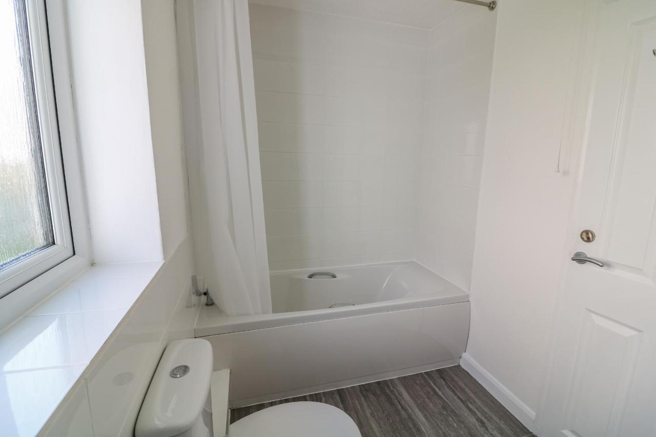 Waters Reach Villa Kingsbridge  Bagian luar foto